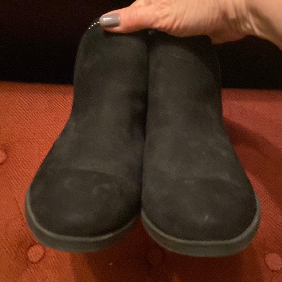 Crown Vintage Woody Black Leather Ankle Bootie - Picture 6 of 10